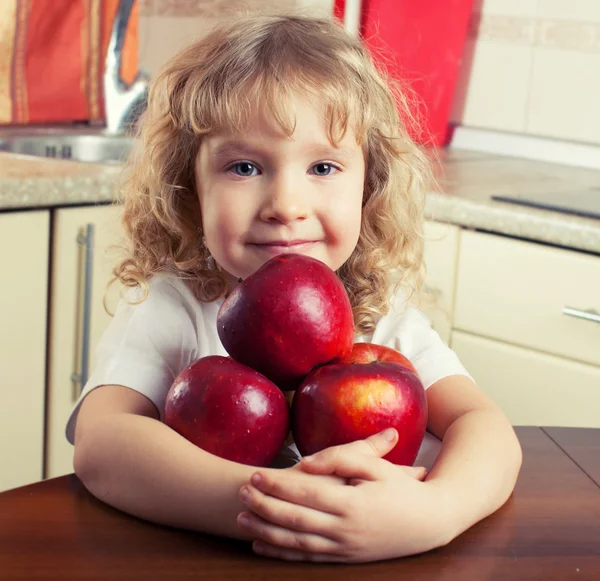 Παιδί με μήλο — Φωτογραφία Αρχείου