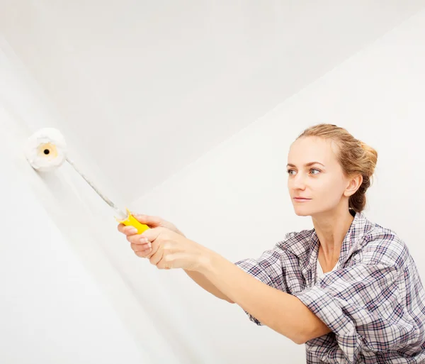 Young woman doing repairs — Stock Photo, Image