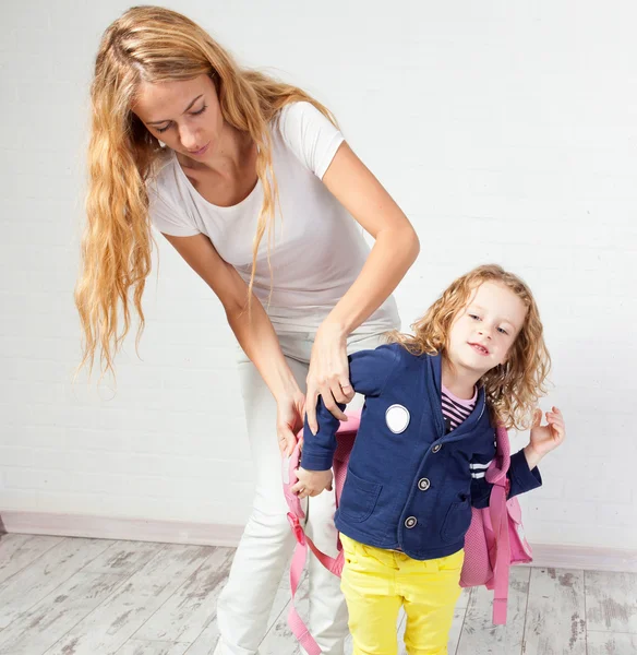 Mother helps her daughter get ready for school — Stock Photo, Image