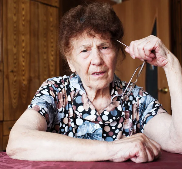 Oude vrouw — Stockfoto