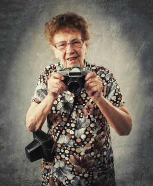 Büyükanne fotoğrafçı