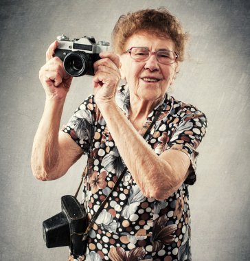 Büyükanne fotoğrafçı