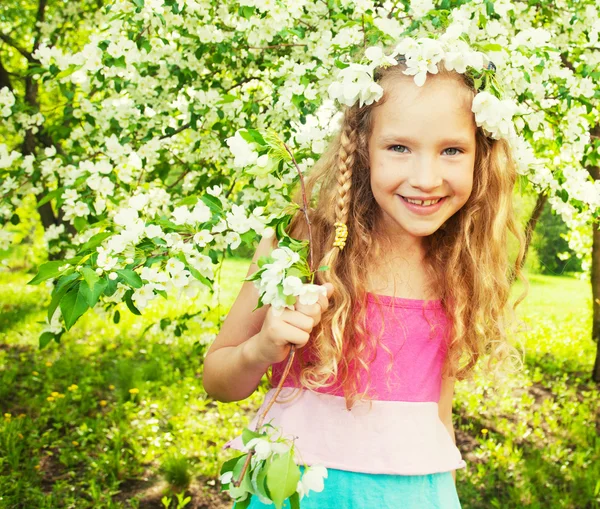 Criança na primavera — Fotografia de Stock