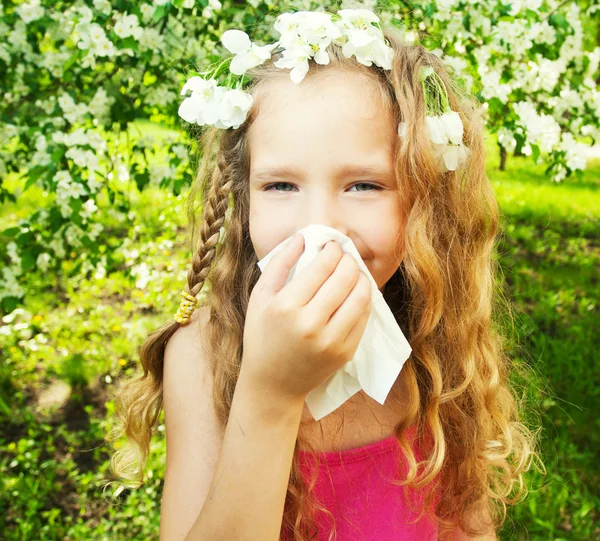 Sneezing girl — Stock Photo, Image