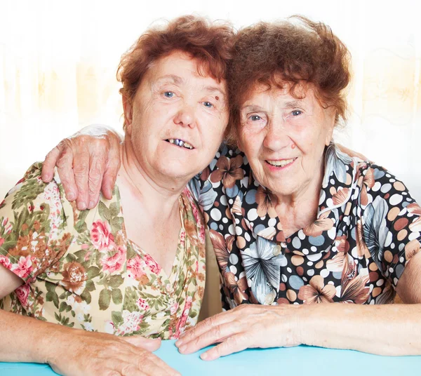 Δύο ηλικιωμένες γυναίκες — Φωτογραφία Αρχείου