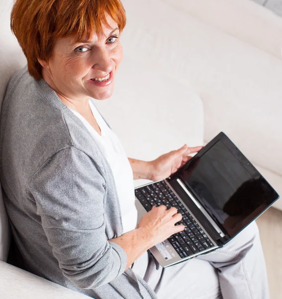 Mature woman with laptop — Stock Photo, Image