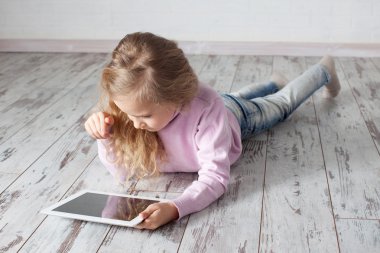 tablet pc ile çocuk