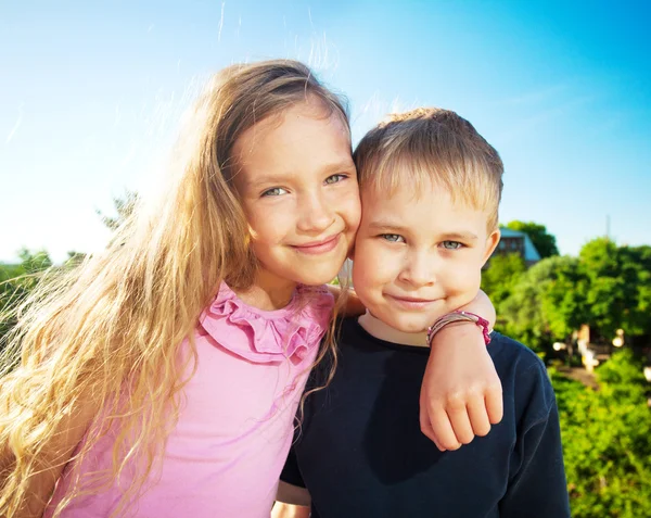 Glückliche Kinder — Stockfoto