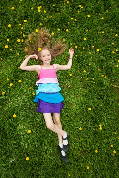 Kind in de zomer — Stockfoto