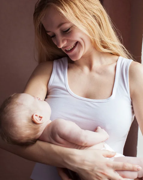 Mãe com bebê — Fotografia de Stock