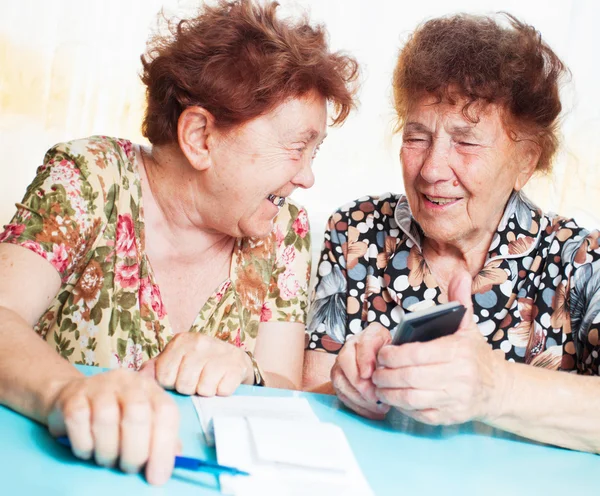 Two old women consider receipts — Stock Photo, Image