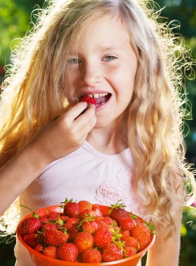 Çilekli çocuk