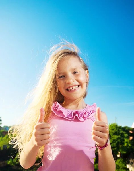 Kind in de zomer — Stockfoto