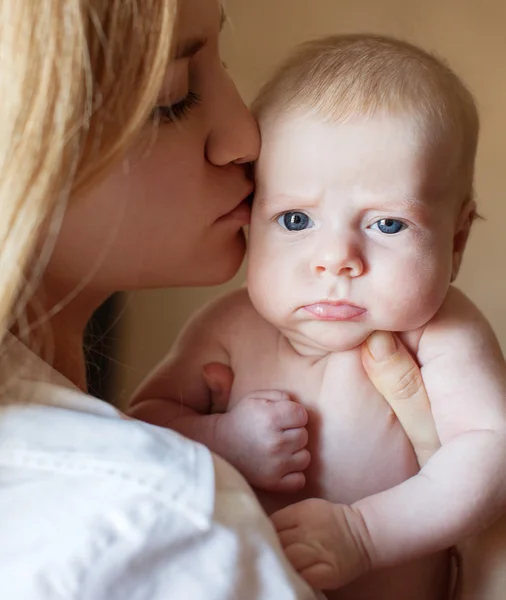 Mãe com bebê — Fotografia de Stock