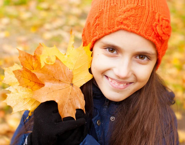 Girl at autumn — Stock Photo, Image