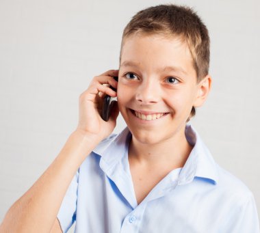 Çocuk konuşan telefon