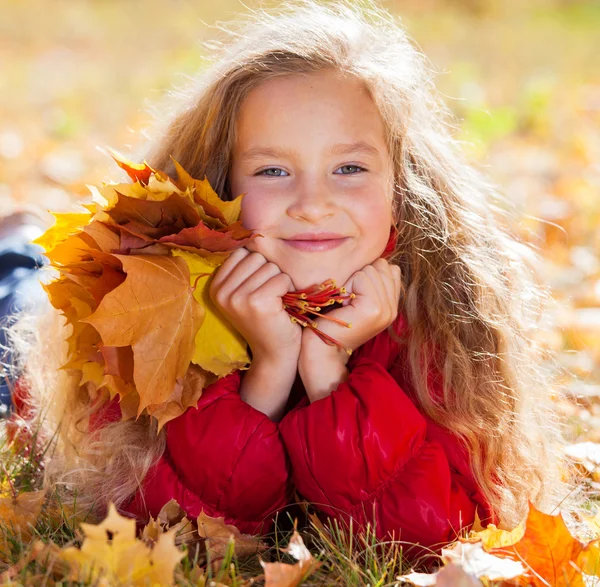 Girl at autumn — Stock Photo, Image