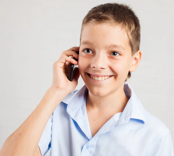 Jongen pratende telefoon — Stockfoto