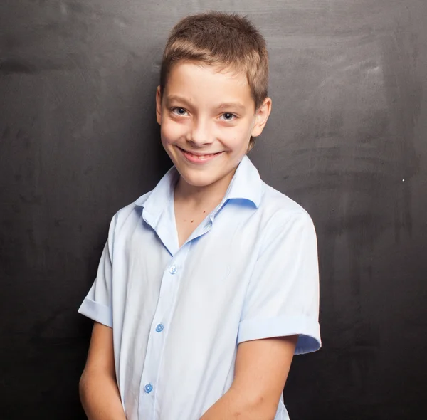 Ragazzo vicino alla lavagna — Foto Stock