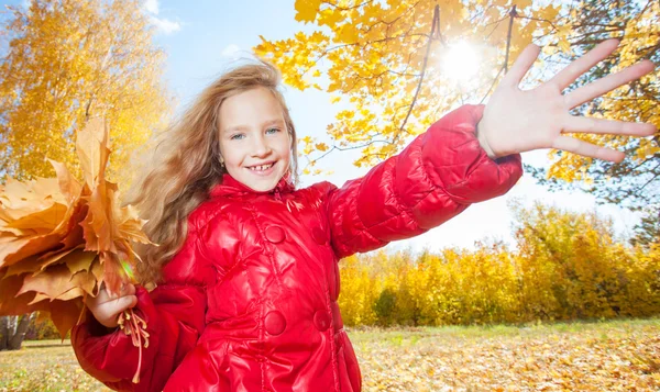 Ragazza in autunno — Foto Stock