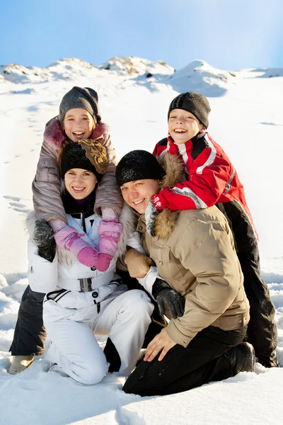 Famille en hiver — Photo