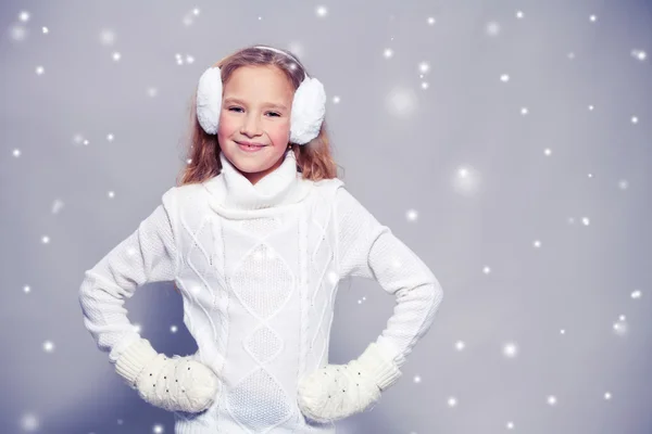 Menina em roupas de inverno — Fotografia de Stock