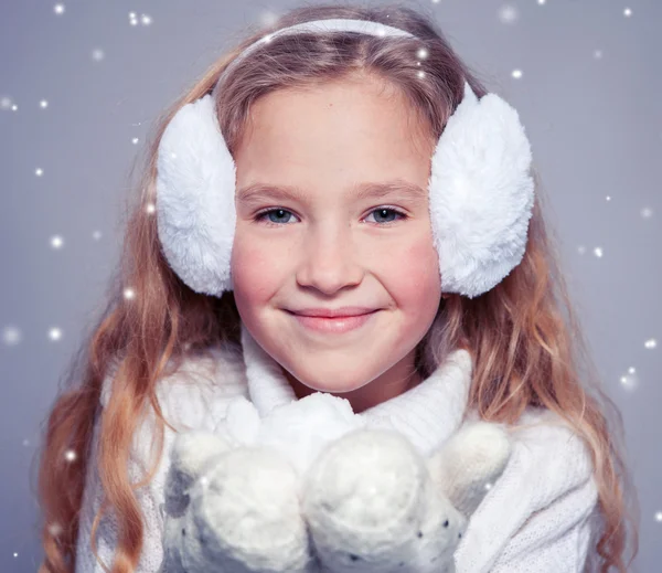 Girl in winter clothes — Stock Photo, Image