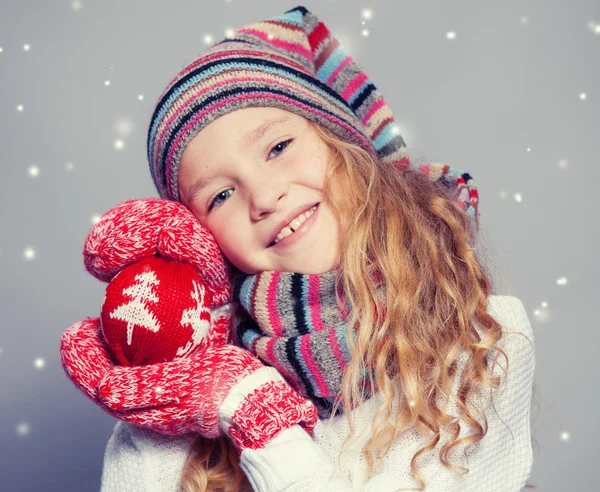 Girl in winter clothes — Stock Photo, Image