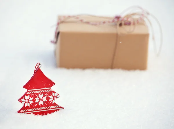 Gift on snow — Stock Photo, Image