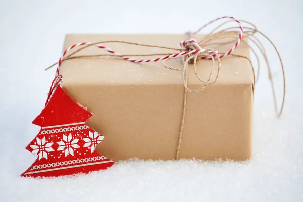 Gift on snow — Stock Photo, Image