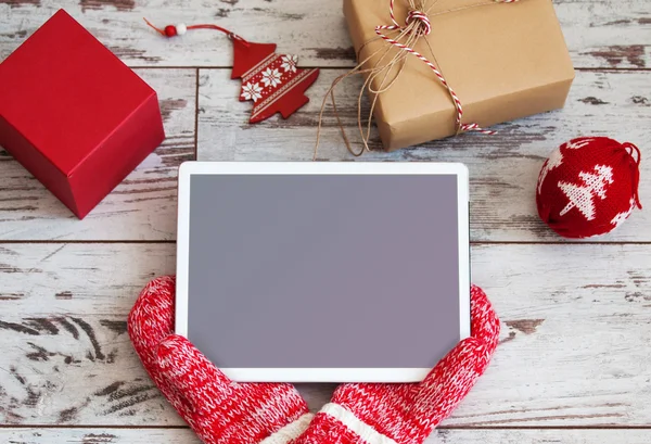 Tablet no fundo de Natal — Fotografia de Stock