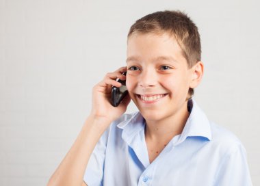 Çocuk konuşan telefon