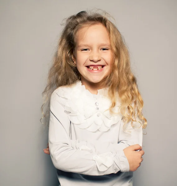 Divertida menina sem dentes — Fotografia de Stock