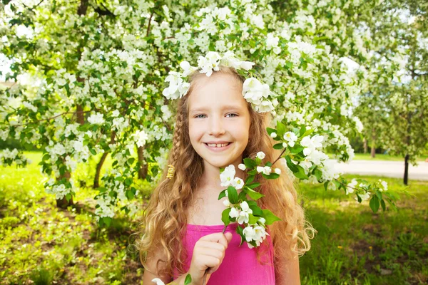 Child at spring — Stock Photo, Image