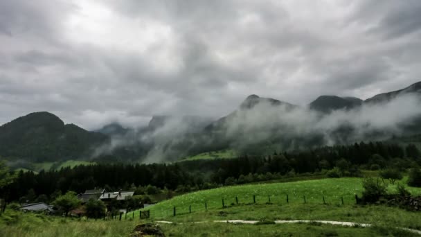 Mistige bergen in Oostenrijk Maurach time-lapse — Stockvideo