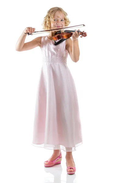 Menina tocando um violino no fundo branco — Fotografia de Stock