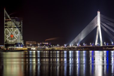 Nehir Daugava, kablo Köprüsü ve melek