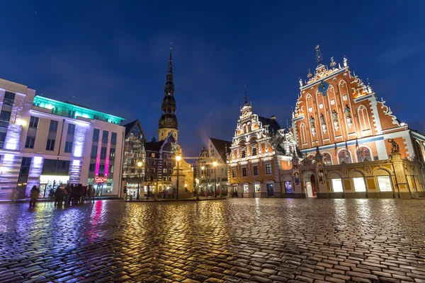 Černé tečky dům — Stock fotografie