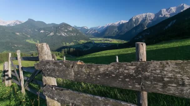 Austria, Lofer Timelapse de deslizamiento de la cerca de madera — Vídeo de stock
