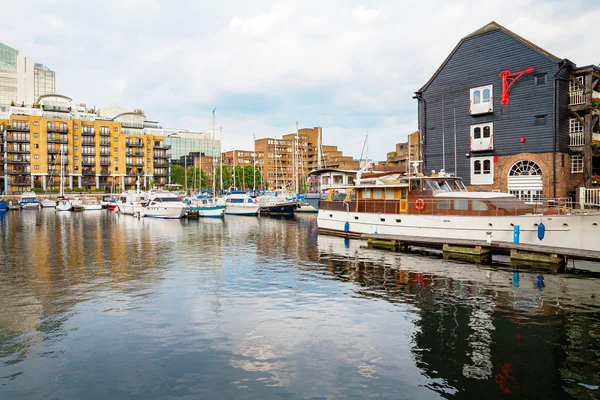 St katharine'nın rıhtım. Londra, İngiltere — Stok fotoğraf