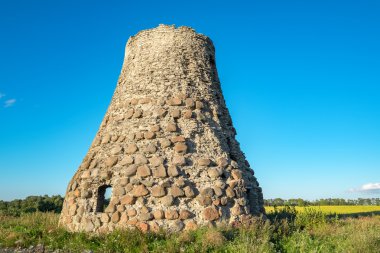 eski terk edilmiş yel değirmeni