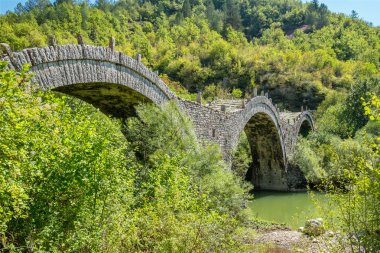 Kalogeriko taş köprü. Orta Zagori, Yunanistan