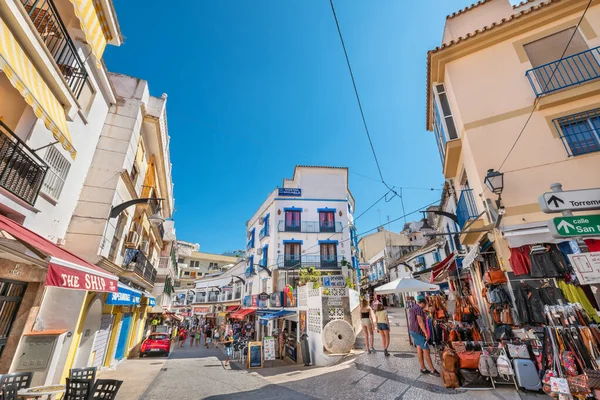 Torremolinos Andalusia Spanje Juli 2019 Toeristen Aan Een Calle Del — Stockfoto
