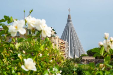 Bazilika Meryem Ana 'nın (Santuario della Madonna delle Lacrime) görüntüsü. Syracuse, Sicilya, İtalya