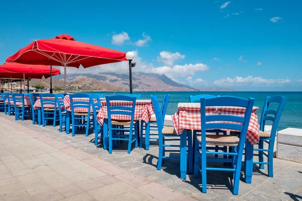 Tische Mit Stühlen Traditionellen Griechischen Tavernen Kissamos Stadt Der Küste — Stockfoto