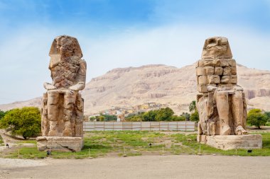 memnon colossi. Luksor, Mısır