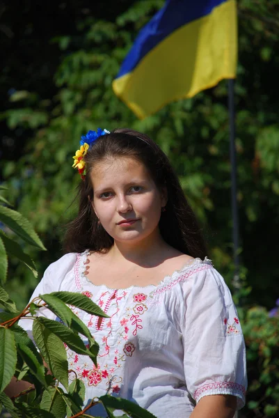 Teenager girl in ukrainian national suit — Stock Photo, Image