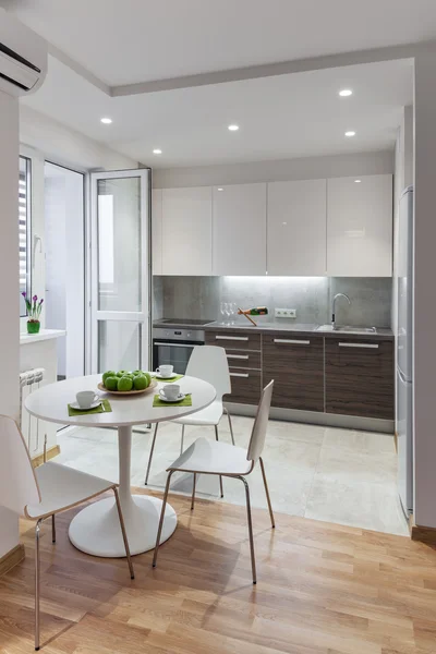 Mutfak iç İskandinav tarzı modern daire