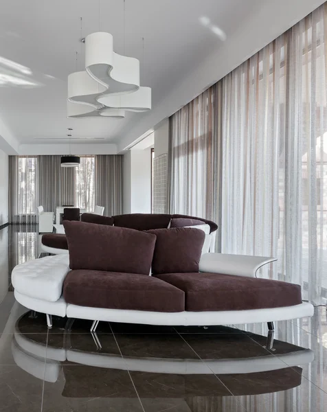Moderne luxe interieur in daglicht — Stockfoto