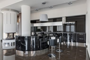 Modern mutfak içi şömineli.